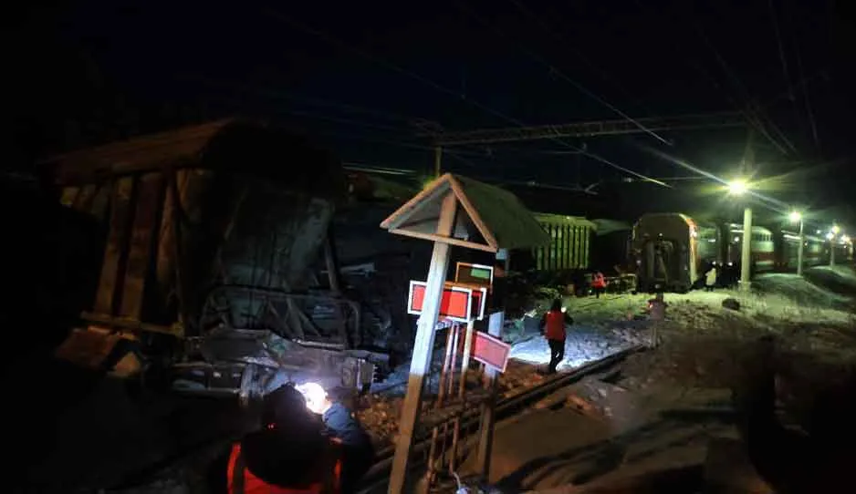 Russia Train Accident: यात्री ट्रेन और मालगाड़ी में टक्कर, मची चीख पुकार!