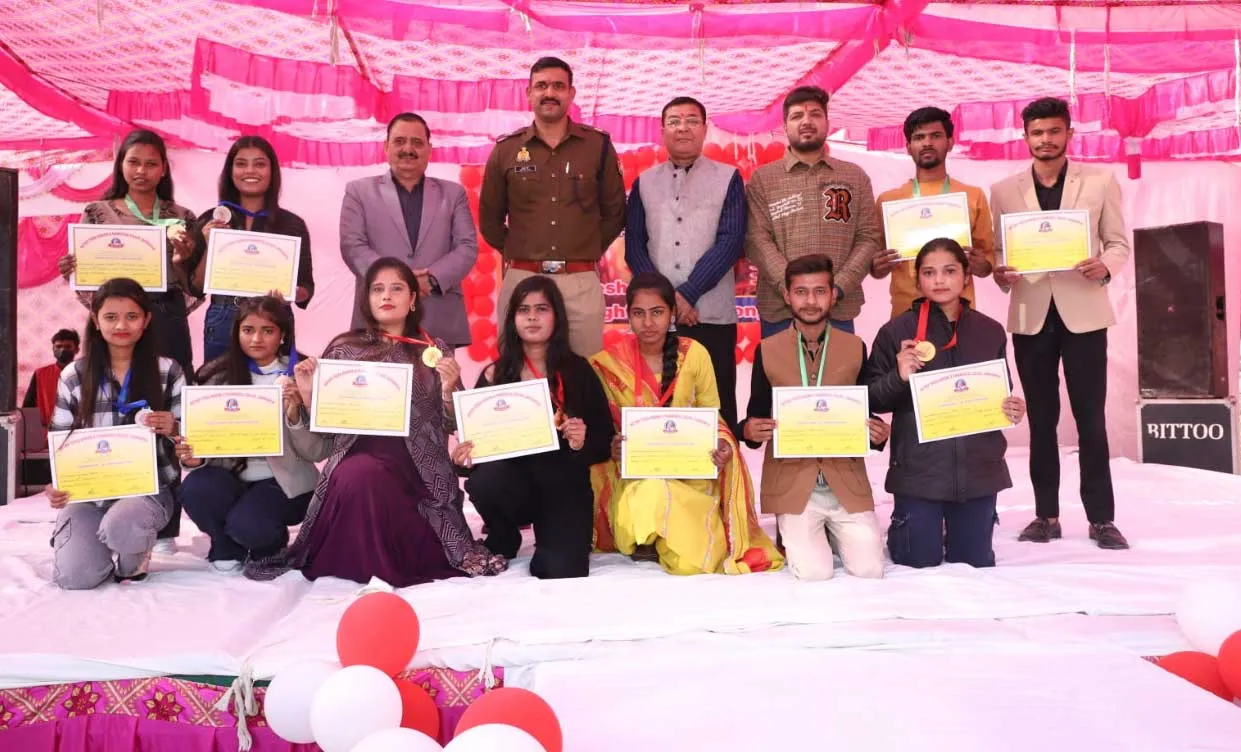 “मदर टेरेसा पैरामेडिकल एवं नर्सिंग कॉलेज में दिलायी नर्सिंग छात्रों को शपथ”