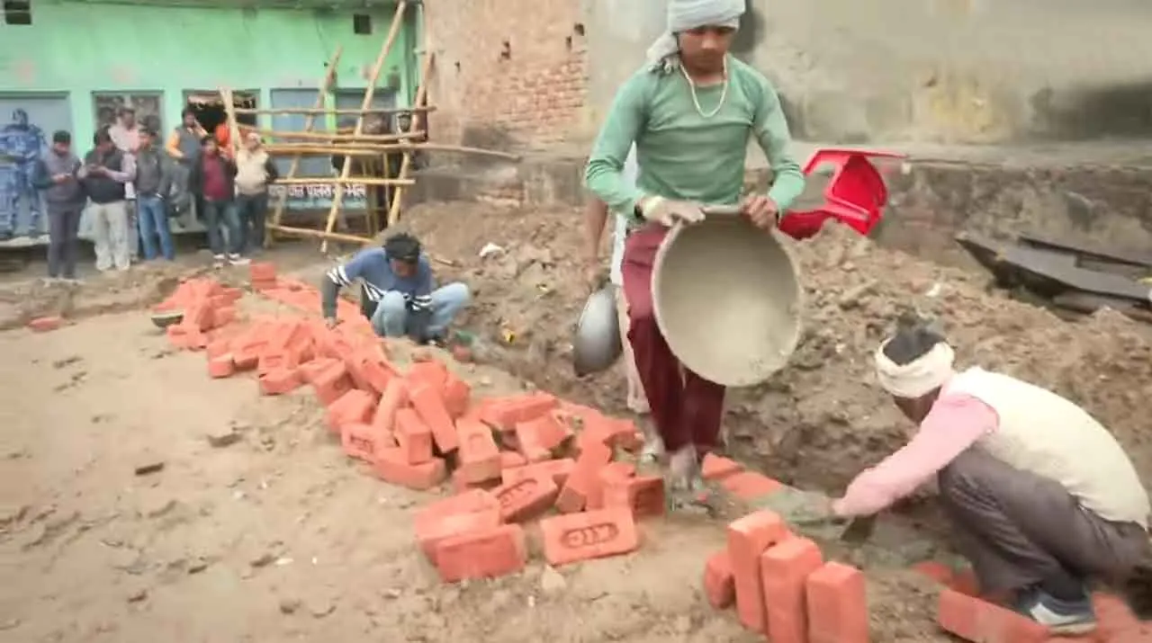 Sambhal Latest Update: संभल में जामा मस्जिद के पास बन रही पुलिस चौकी! अब सुरक्षा-व्यवस्था पूरी चाक-चौबंद!
