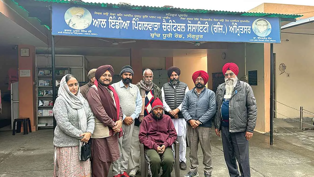 इन्सानियत: डेरा श्रद्धालुओं ने मंदबुद्धि युवक को परिवार से मिलवाया