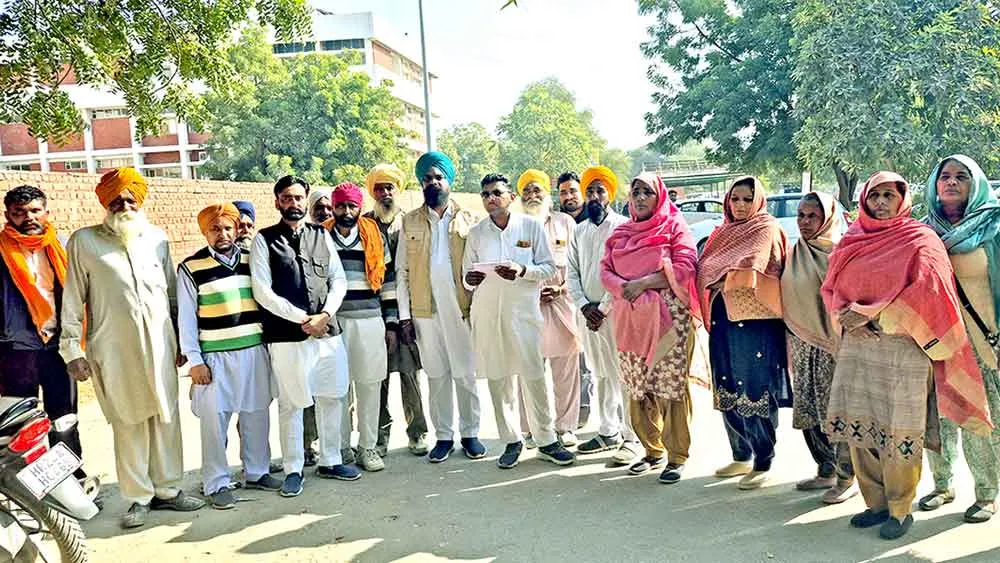 डिपो होल्डर के पक्ष में उतरे ग्रामीण