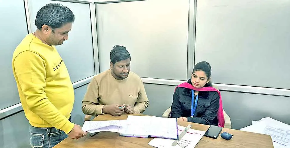 Voter List Update: मतदाता सूचियों में आपत्ति दर्ज करवाने के लिए 8 वार्डों से पहुंचे