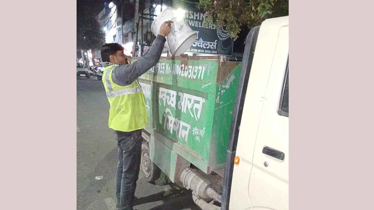 Garbage Collection: शहर के बाजारों में अब रात को होगा डोर टू डोर कचरा कलेक्शन