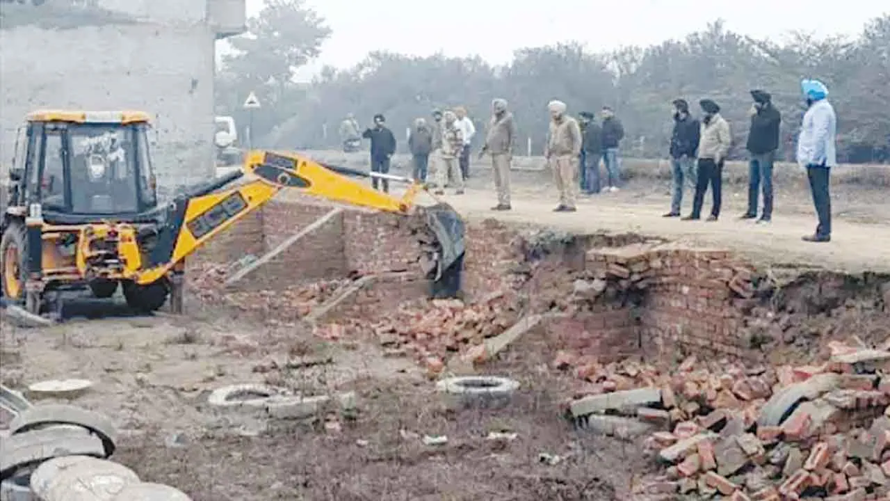 पुडा की कार्रवाई, अनाधिकृत कॉलोनियों को किया ध्वस्त
