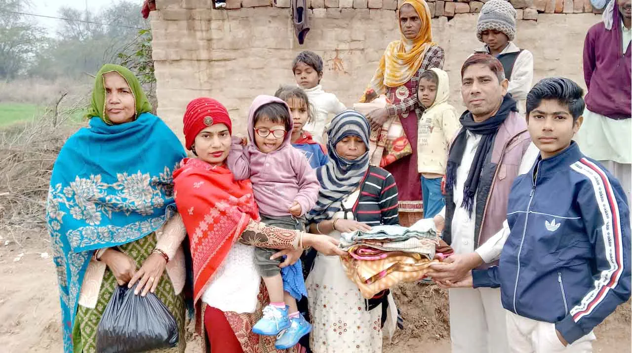 मास्टर रोहतास इन्सां ने अपने बेटे के जन्म दिवस पर जरूरतमंदों को कंबल बांटे