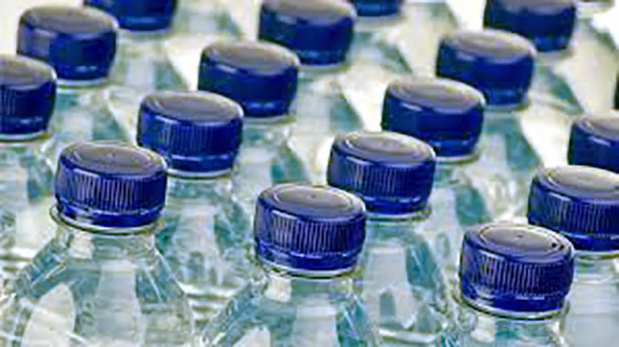 Water: बोतलबंद पानी के खतरे