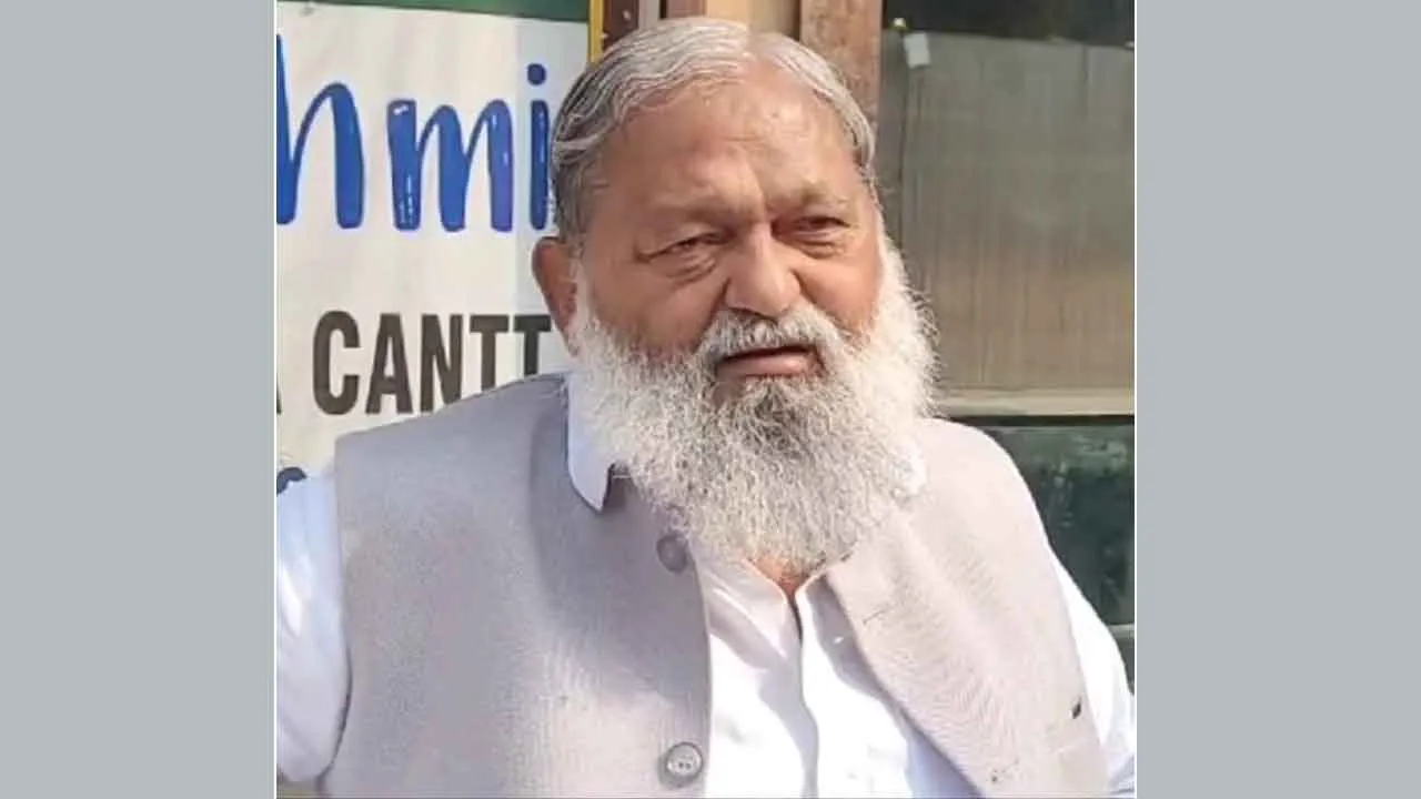 नायब सैनी जब से सीएम बने हैं, तब से उड़न खटोले पर है: विज
