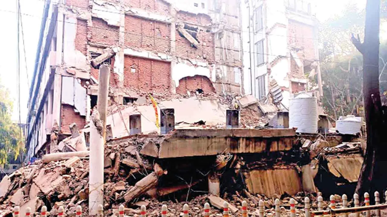 Building Collapse: चंडीगढ़ में गिरी 5 मंजिला बिल्डिंग