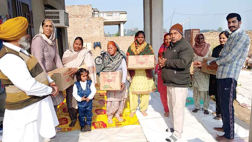 Ration Donation: लोहगढ़ नामचर्चा में जरूरतमंद परिवारों को दिया राशन