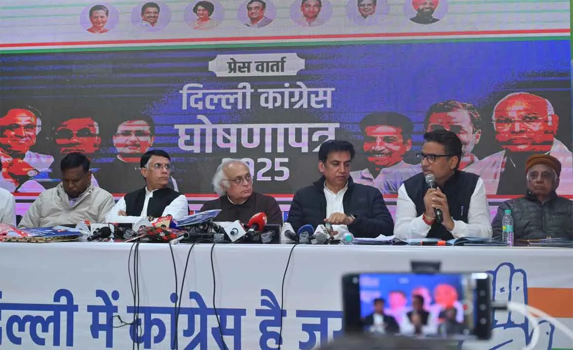 Delhi Congress’s Manifesto: कांग्रेस का लुभावना घोषणापत्र! महिलाओं को हर माह 2,500 रुपये व 300 यूनिट फ्री बिजली