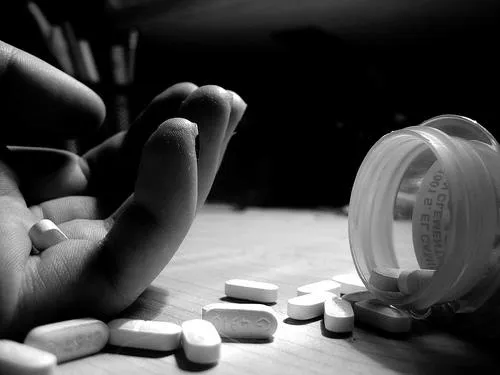 Drug Addiction: रोड़ी में नशे की ओवरडोज से गई युवक की जान, झाड़ियों में पड़ा मिला शव