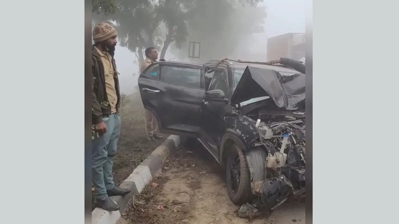 Gharaunda Road Accident: मधुबन में भयानक सड़क हादसा, क्रेटा की टक्कर से ट्रक और क्रेटा के बीच कुचला गया ट्रक ड्राइवर, पुलिस मौके पर पहुंची