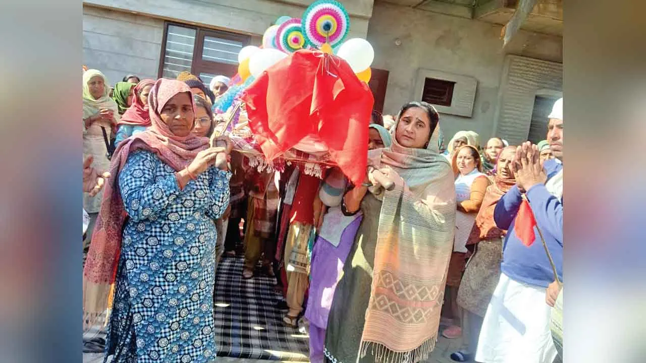 सतगुरु के चरणों में ओड़ निभा गई रानियां की गुरा बाई