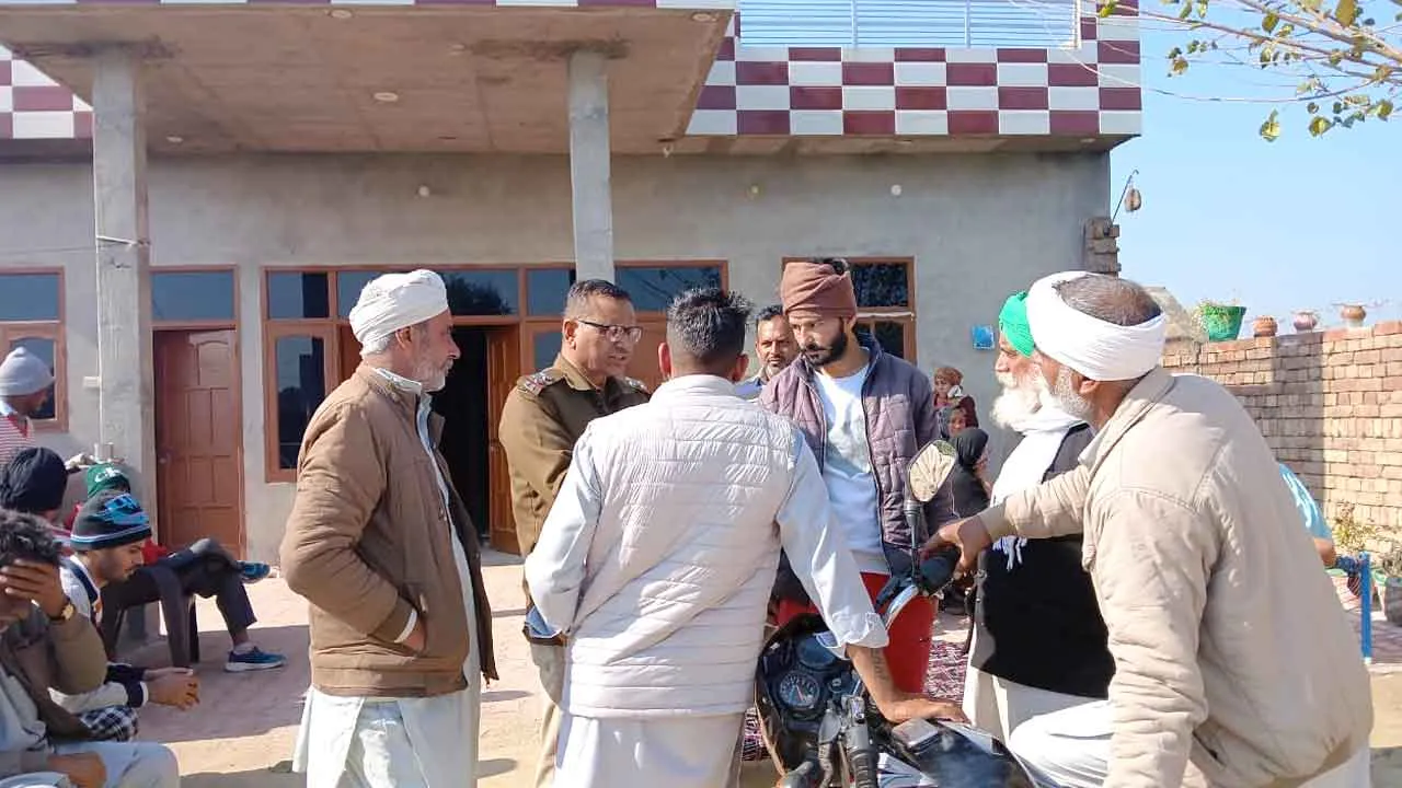 लूट के इरादे से घर में घुसे बदमाश, सरकारी टीचर को मारी गोली