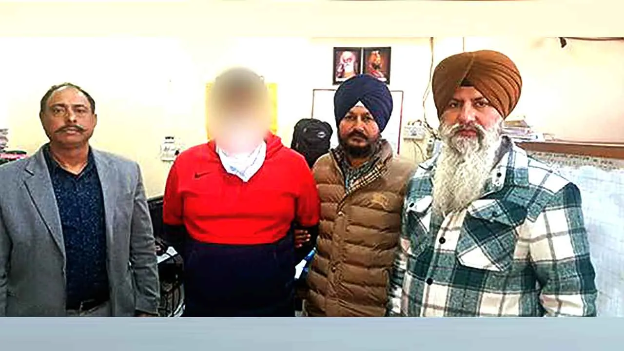 Bribe: 30 हजार रु. रिश्वत लेते रंगे हाथों सिपाही गिरफ्तार, एसएचओ फरार