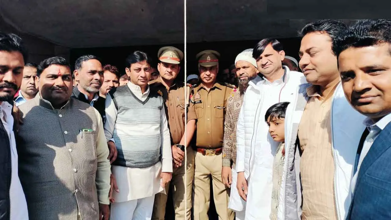 पत्रकार संगठन कैराना के कार्यालय पर भी हुआ ध्वजारोहण