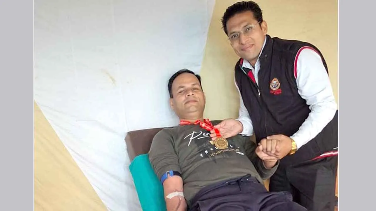 115 रक्तवीरों ने शिविर में स्वैच्छा से किया रक्तदान
