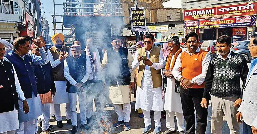 Sirsa BJP News: भाजपाइयों ने फूंका केजरीवाल का पुतला