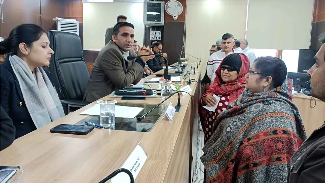 मटिण्डू गांव के सरपंच के खिलाफ शिकायत पर कार्रवाई करने के दिए निर्देश