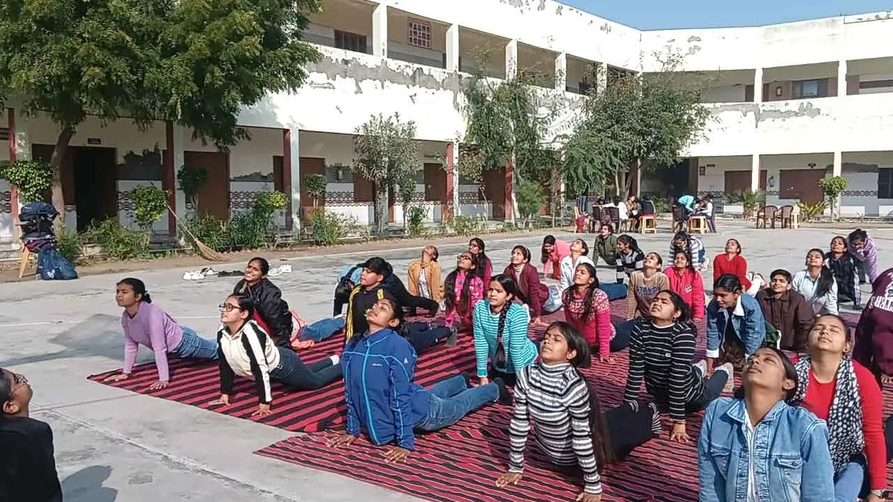 सूर्य नमस्कार आसन करें और शरीर को सुंदर बनाएं – दर्शना