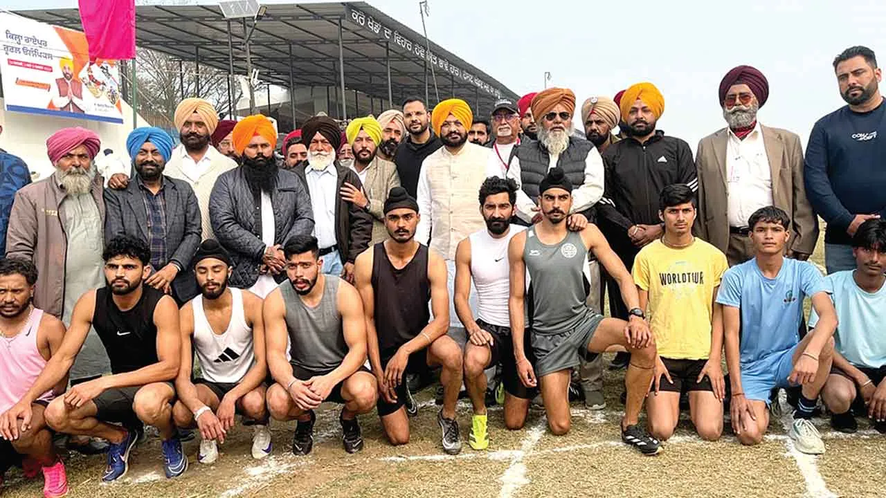 Rural Olympic Games: कैबिनेट मंत्री ने किला रायपुर ग्रामीण ओलम्पिक खेलों का किया उद्घाटन