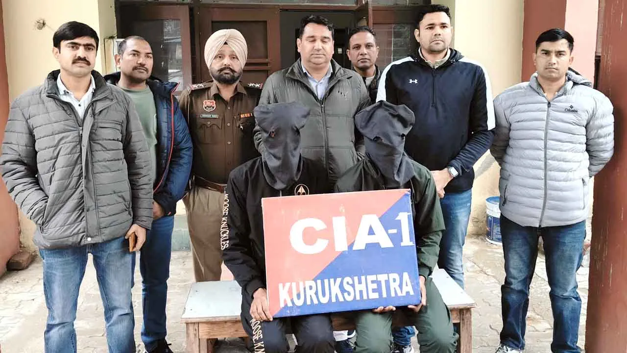 राहगीरों को चाकू दिखाकर करते थे लूट, धरे गए