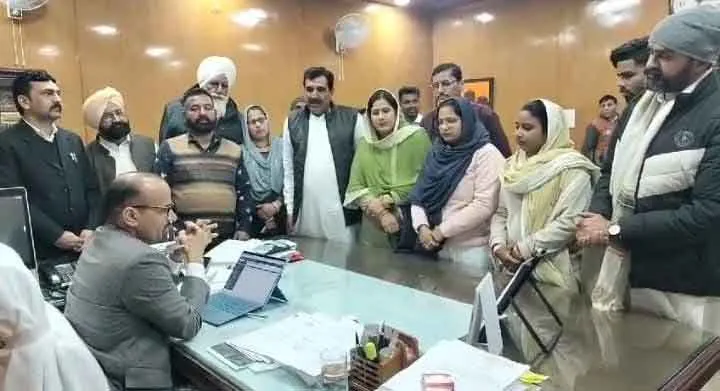 लाठीचार्ज की जांच कर दोषियों के खिलाफ कार्रवाई की मांग