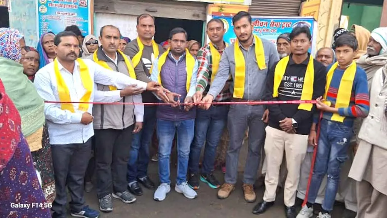 Eye Camp: अमूल्य जीवन ट्रस्ट बड़े स्तर पर बनवा रहा मोतियाबिंद मरीजों की आँखें- मोहन प्रजापति