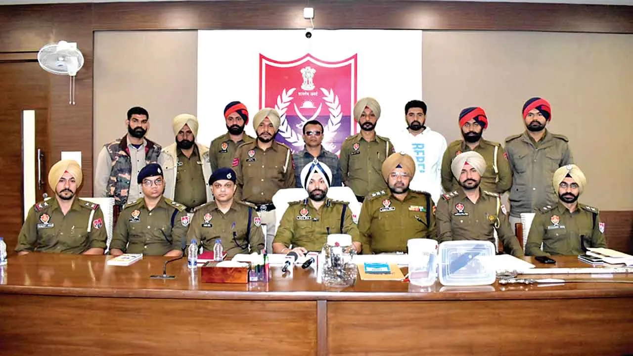 Robbers Arrested: महिला सहित लूटपाट गिरोह के पांच आरोपी गिरफ्तार