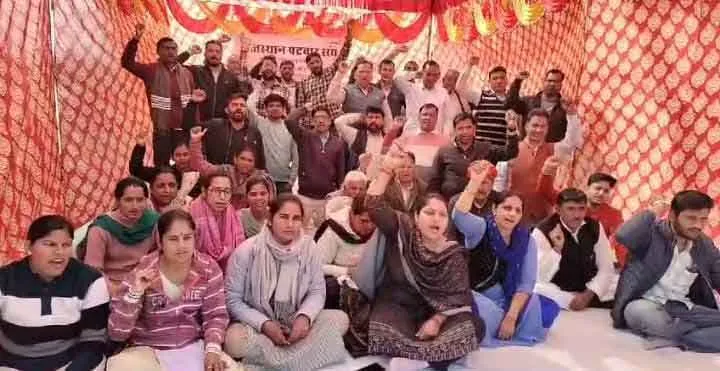Patwari Protests: विधायक निवास घेरेंगे पटवारी, 14वें दिन भी जारी रहा बेमियादी धरना-प्रदर्शन