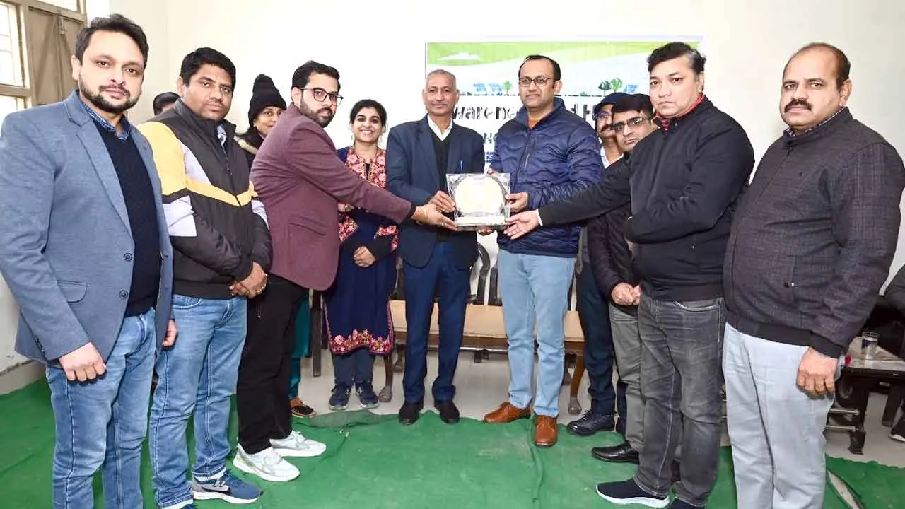 बिजली के अभाव में पीएमश्री कन्या स्कूल में पढ़ाई और पीएचसी में बाधित नहीं होगा इलाज