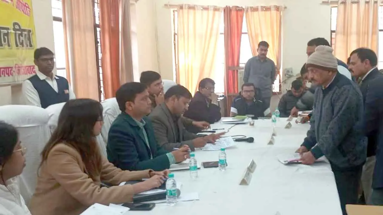 डीएम एसएसपी ने समाधान दिवस में सुनीं जनसमस्याएं, 47 में से 7 निस्तारित