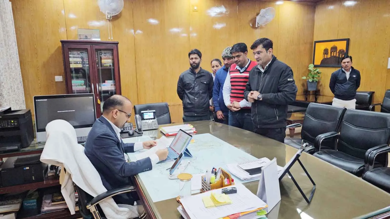 संविदा कर्मचारियों की मांग: मेरिट और बोनस अंक के आधार पर ही हो भर्ती प्रक्रिया