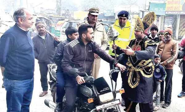 Gurugram: गुुरुग्राम में आया ‘यमराज’! दे गया अपना जीवन बचाने की सलाह!