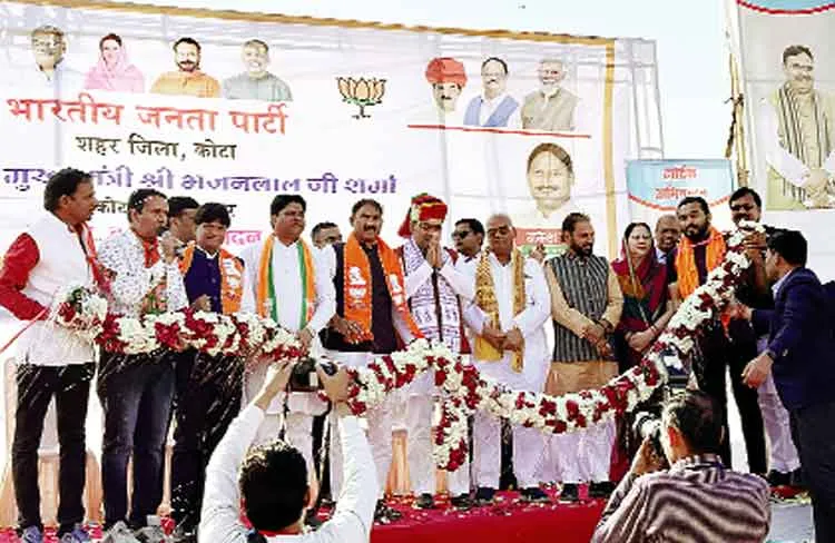 51 किलो का पुष्पहार, मुख्यमंत्री भजन लाल शर्मा को उपहार, जानें, आखिर क्यों?