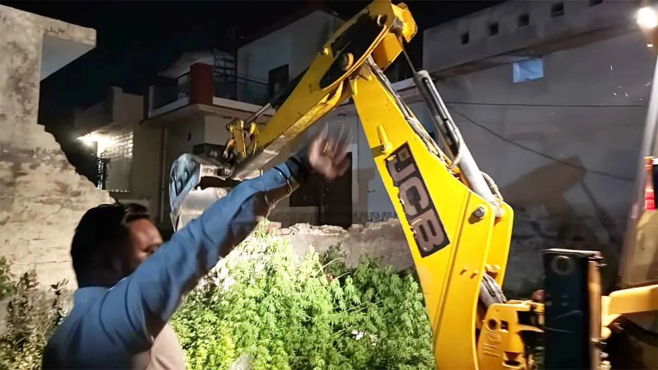 Punjab News: ड्रग माफिया के घर पर चला मान सरकार का बुलडोजर