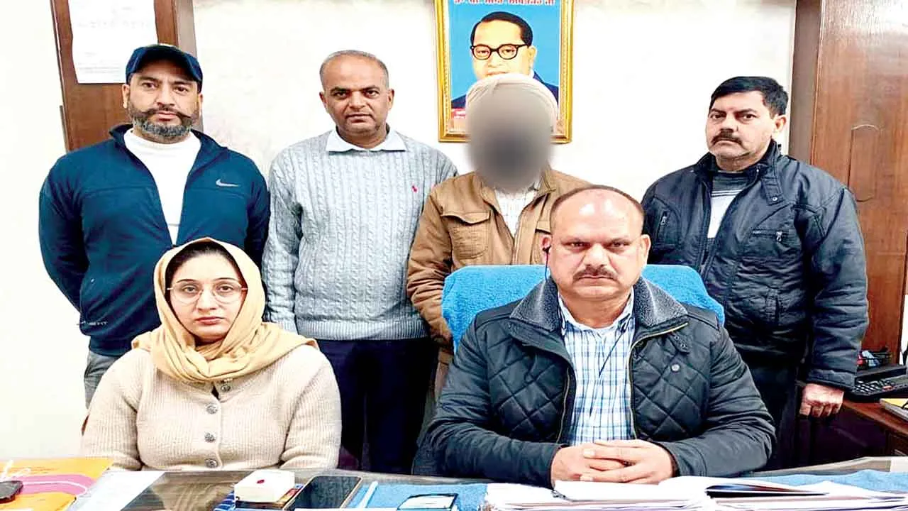 Bribe: विजीलेंस ब्यूरो ने रिश्वत लेने के आरोप में हवलदार दबोचा