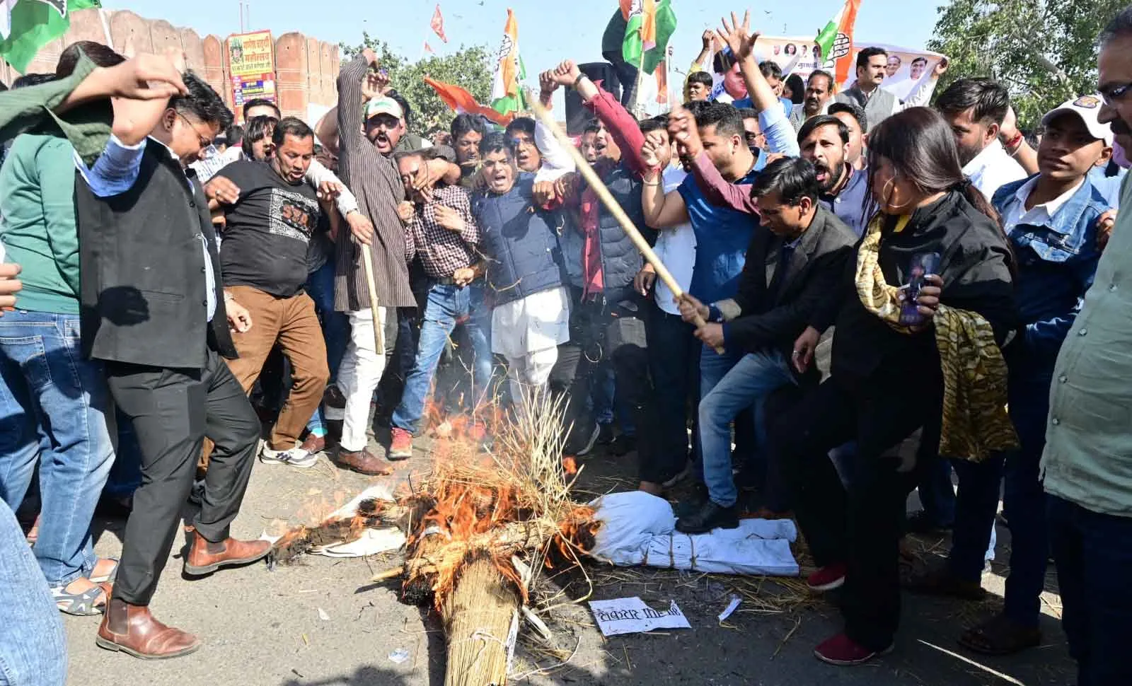 Congress Protests: विधायकों के निलंबन के विरोध में कांग्रेस का प्रदेशभर में प्रदर्शन!