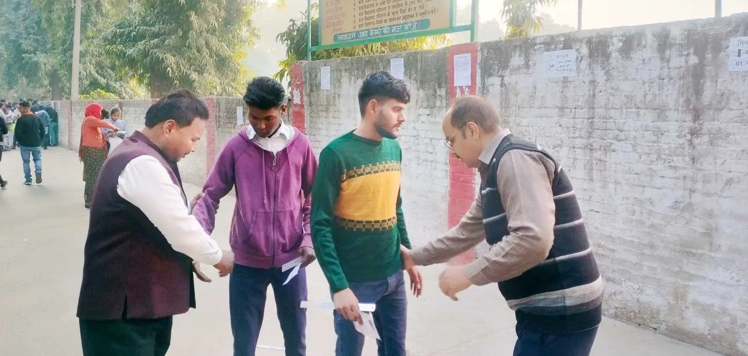 सख्ती के बीच जिले के 107 केंद्रों पर यूपी बोर्ड की परीक्षाएं शुरू