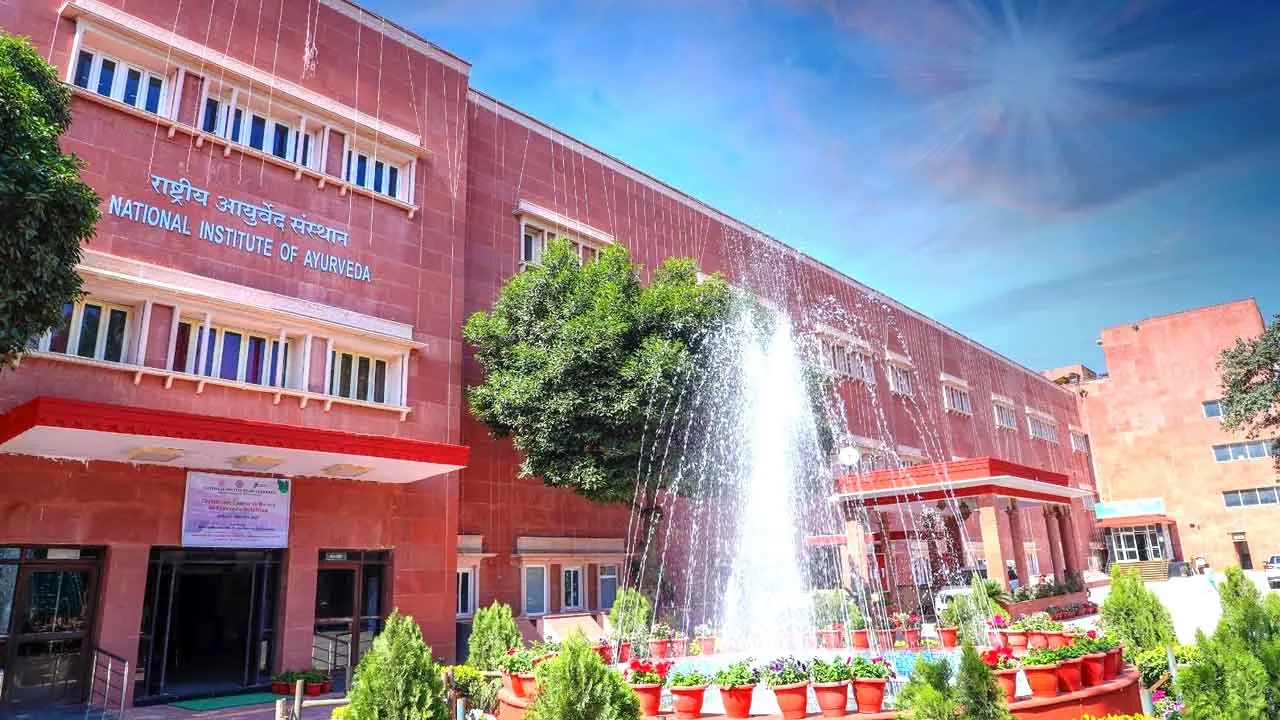 National Institute of Ayurveda: जहां 17 देशों के स्टूडेंट्स आयुर्वेद में कर रहें हैं रिसर्च