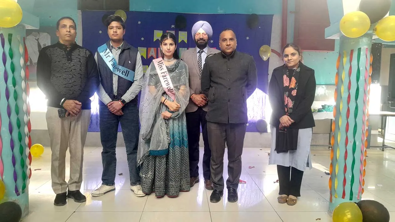 कर्नल पब्लिक स्कूल में 12वीं के छात्रों की विदाई पार्टी का आयोजन