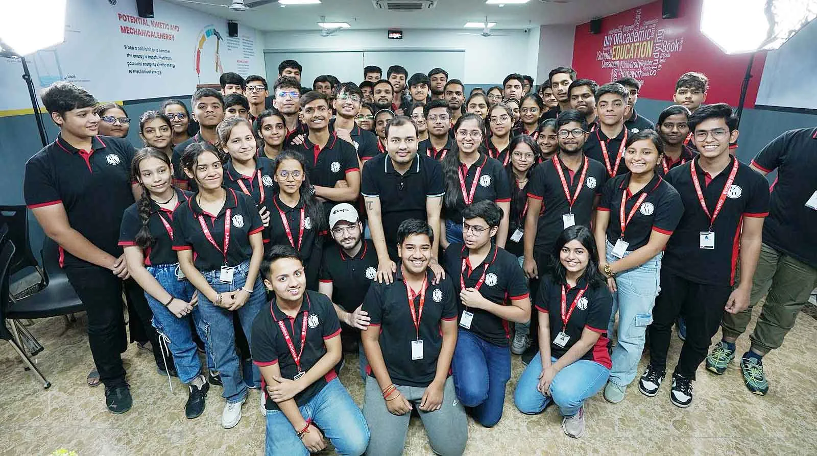 JEE Main Result 2025: सीकर में फिजिक्सवाला (पीडब्लू) के 3 छात्रों ने प्राप्त किए 99%  से अधिक अंक