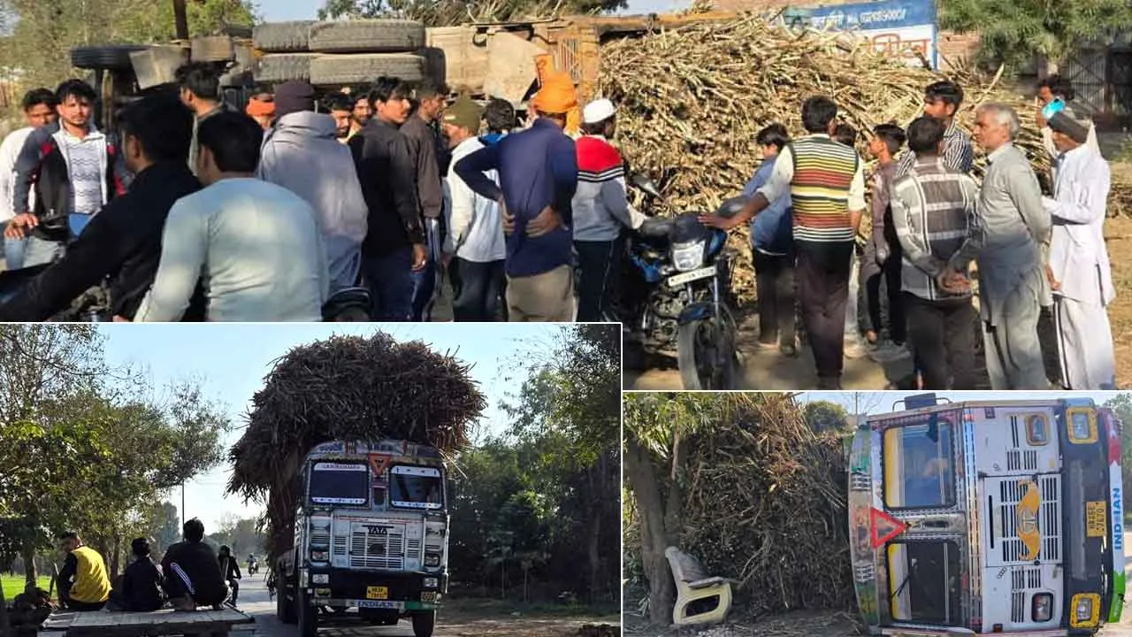 Truck Overturned: झाड़खेड़ी में सड़क पर पलटा गन्ने से भरा ओवरलोड ट्रक