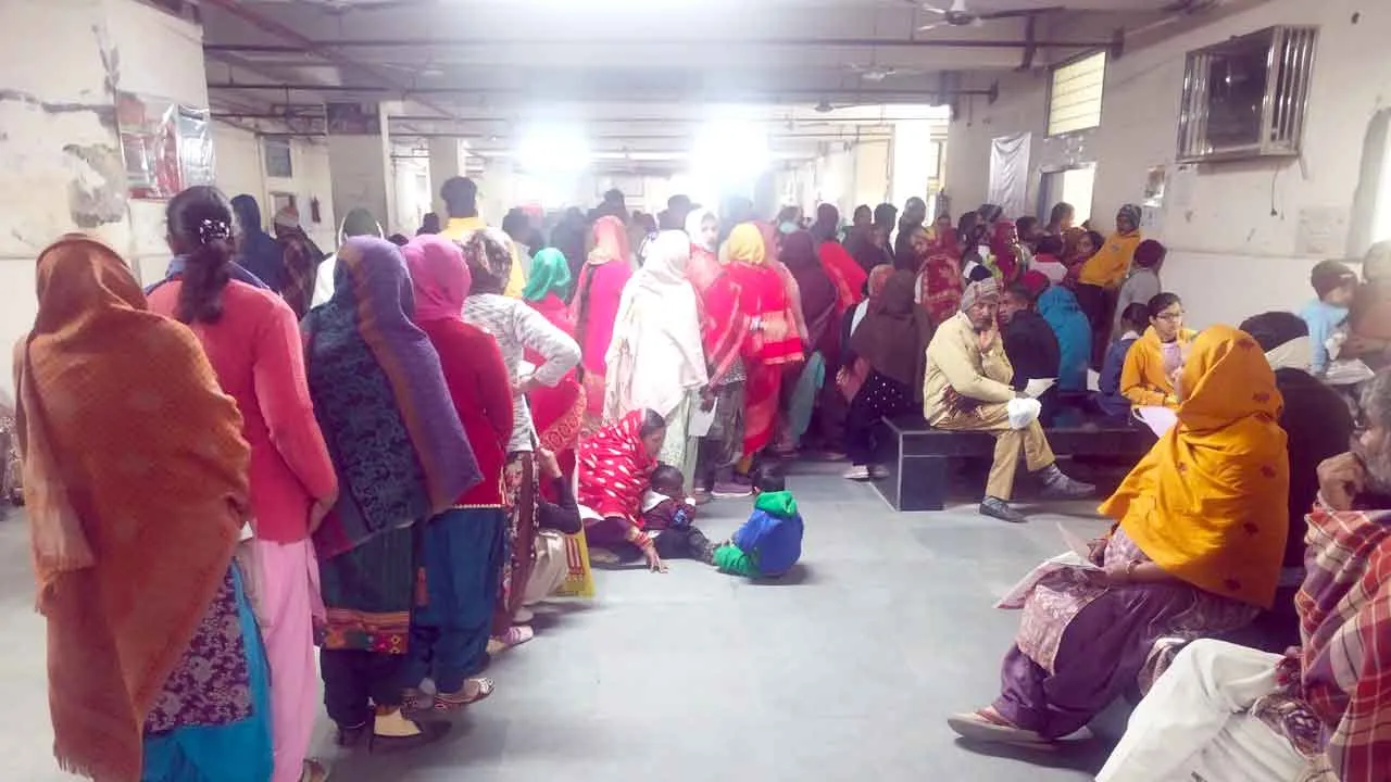 Viral Fever: बदलते मौसम के बीच अस्पतालों में बढ़ी ओपीडी, वायरल बुखार के मरीज सबसे ज्यादा