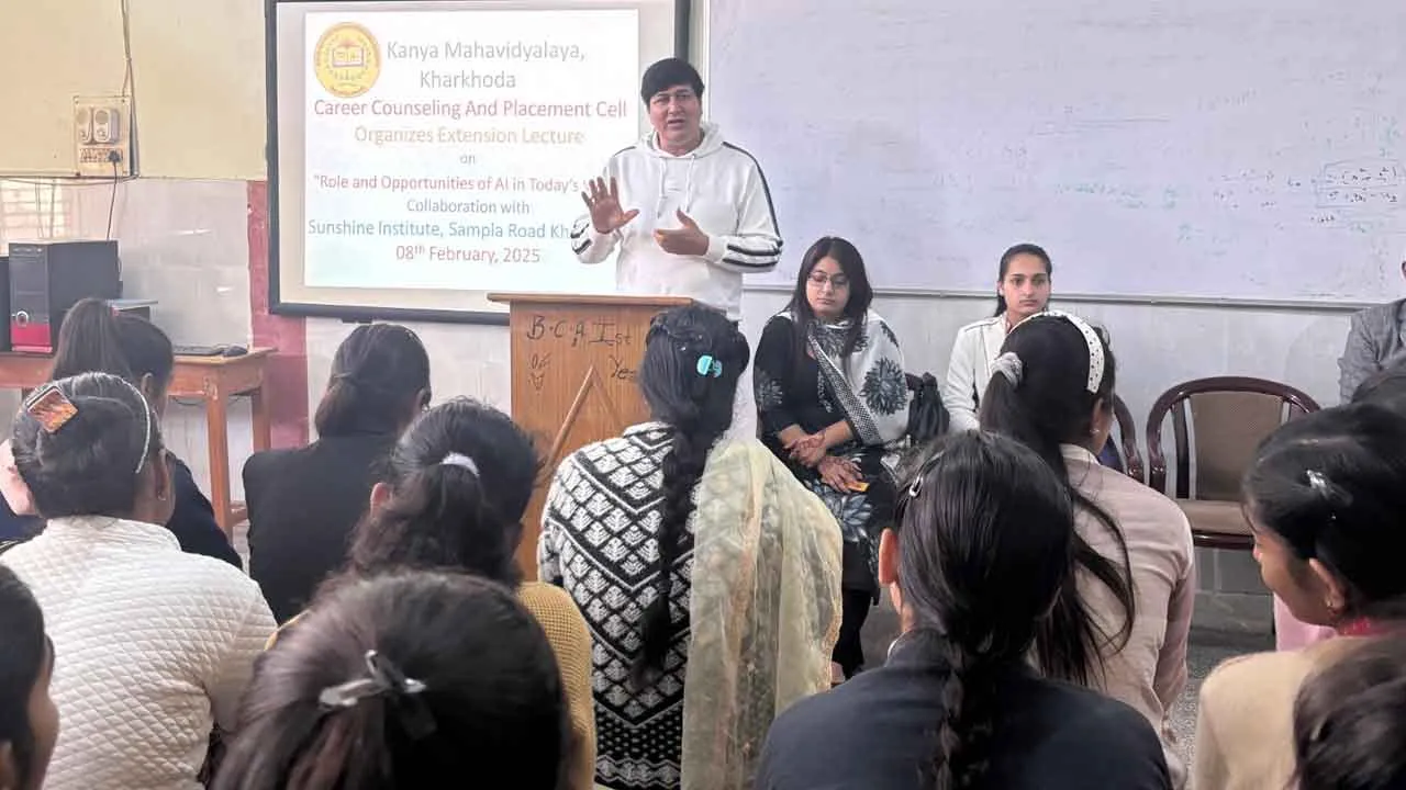 कन्या कॉलेज में कराया सूर्य नमस्कार योगासन