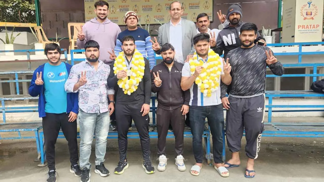 University Wrestling Championship: यूनिवर्सिटी रेसलिंग चैंपियनशिप में उर्मित व आकाश ने जीता सिल्वर मेडल