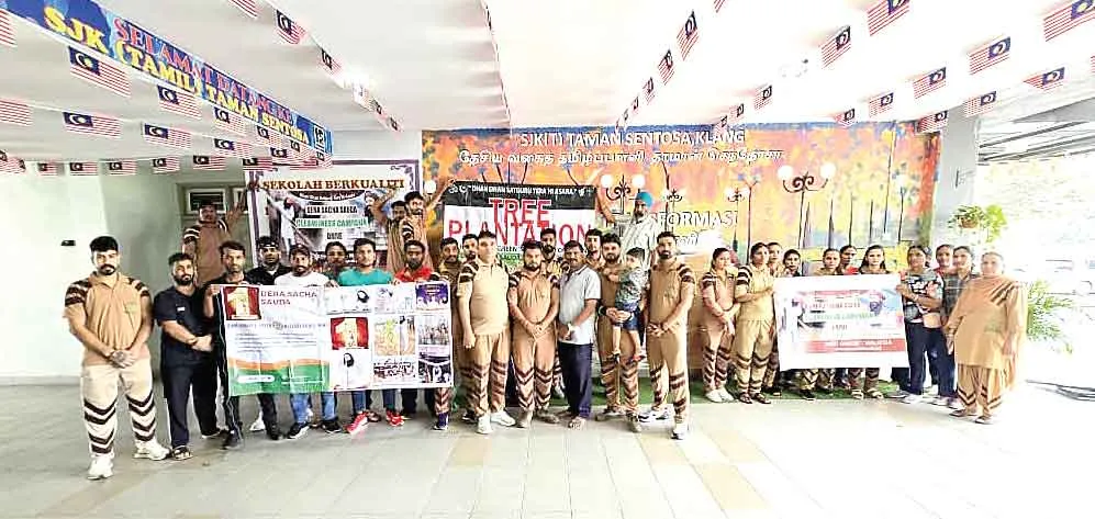 Welfare Work in Malaysia: मलेशिया के स्कूल में पावन अवतार माह की खुशी में किया पौधारोपण व सफाई अभियान