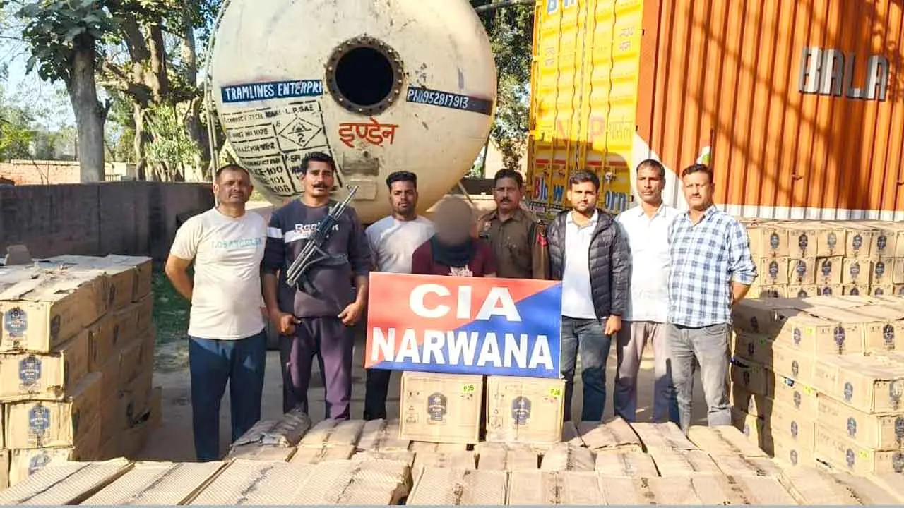 गैंस टैंकर में भरकर पंजाब से झारखंड ले जा रहे थे शराब, एक पकड़ा