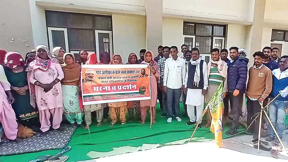 मांगें न माने जाने तक जारी रहेगा धरना