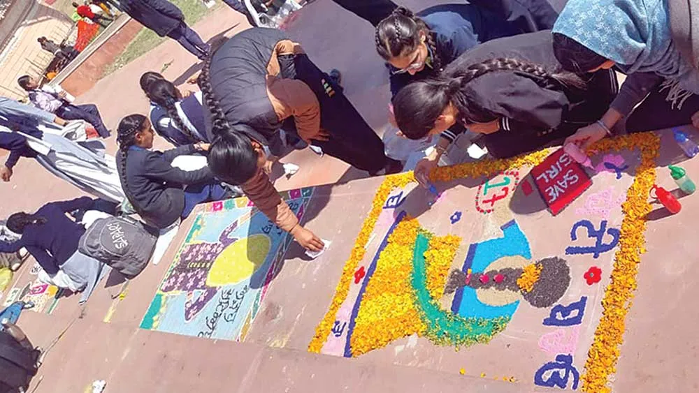 Saras Mela: रंगले पंजाब व बेटी बचाओ-बेटी पढ़ाओ की थीम के तहत हुए रंगोली मुकाबले